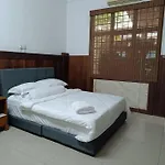 Omar Little Palace - 6 Bedroom Homestay Seremban