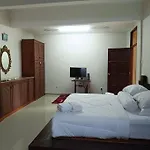Omar Little Palace - 6 Bedroom Homestay Seremban