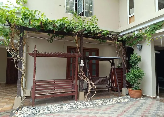 Omar Little Palace - 6 Bedroom Homestay Seremban