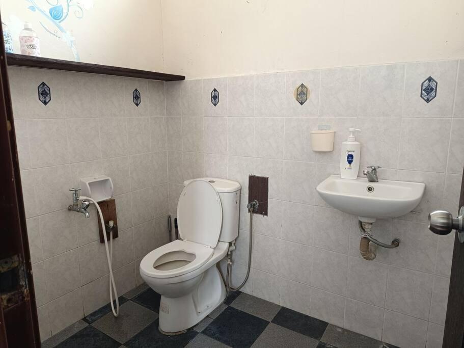 Omar Little Palace - 6 Bedroom Rumah percutian Seremban