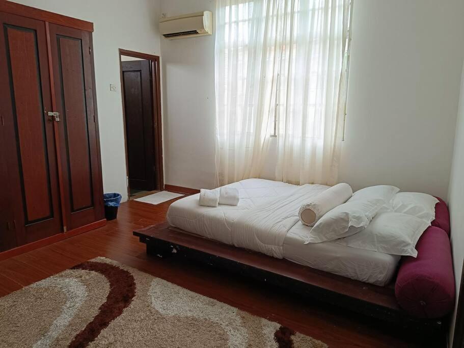 Omar Little Palace - 6 Bedroom Rumah percutian