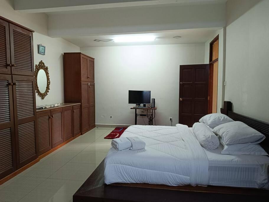 Omar Little Palace - 6 Bedroom Rumah percutian Seremban