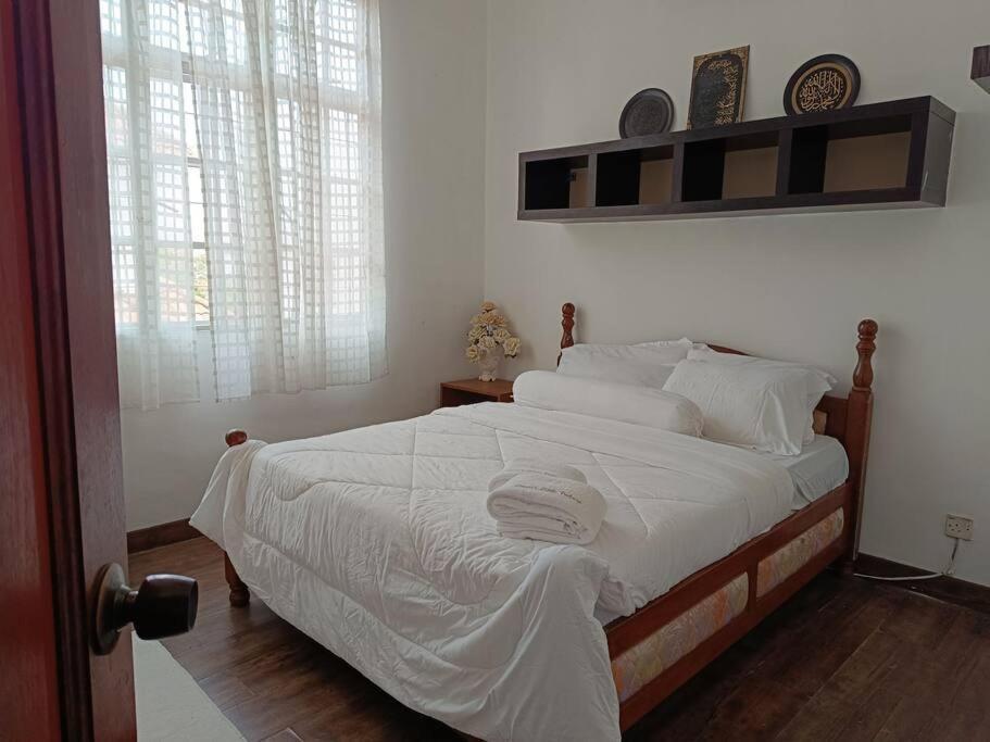 Omar Little Palace - 6 Bedroom Seremban