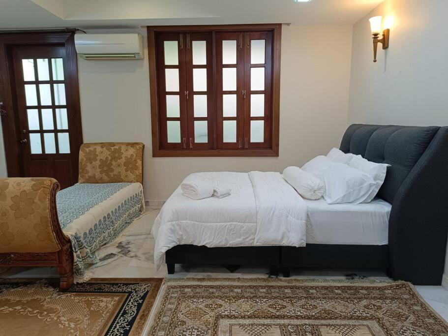 Omar Little Palace - 6 Bedroom Rumah percutian *