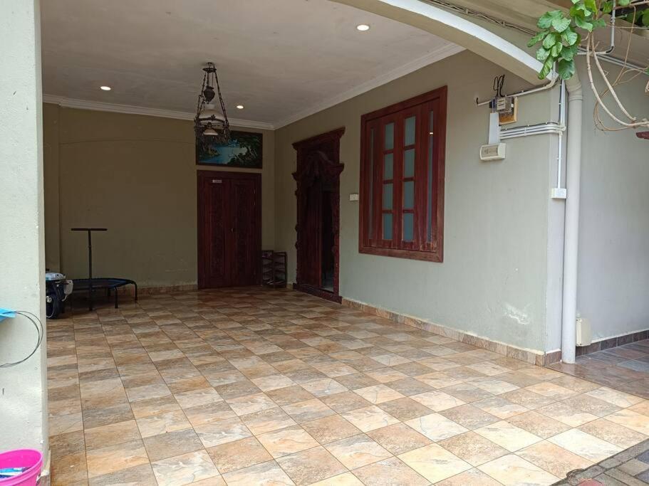 Omar Little Palace - 6 Bedroom