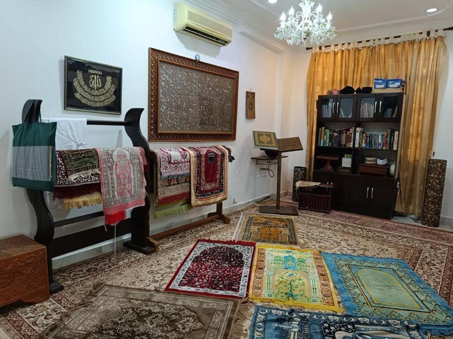 Omar Little Palace - 6 Bedroom Rumah percutian