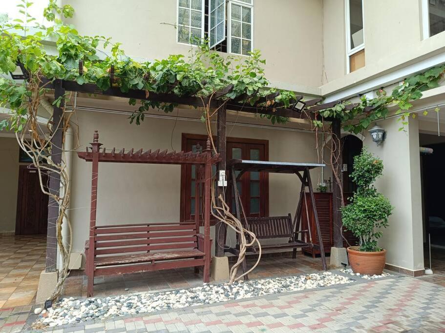 Omar Little Palace - 6 Bedroom Rumah percutian
